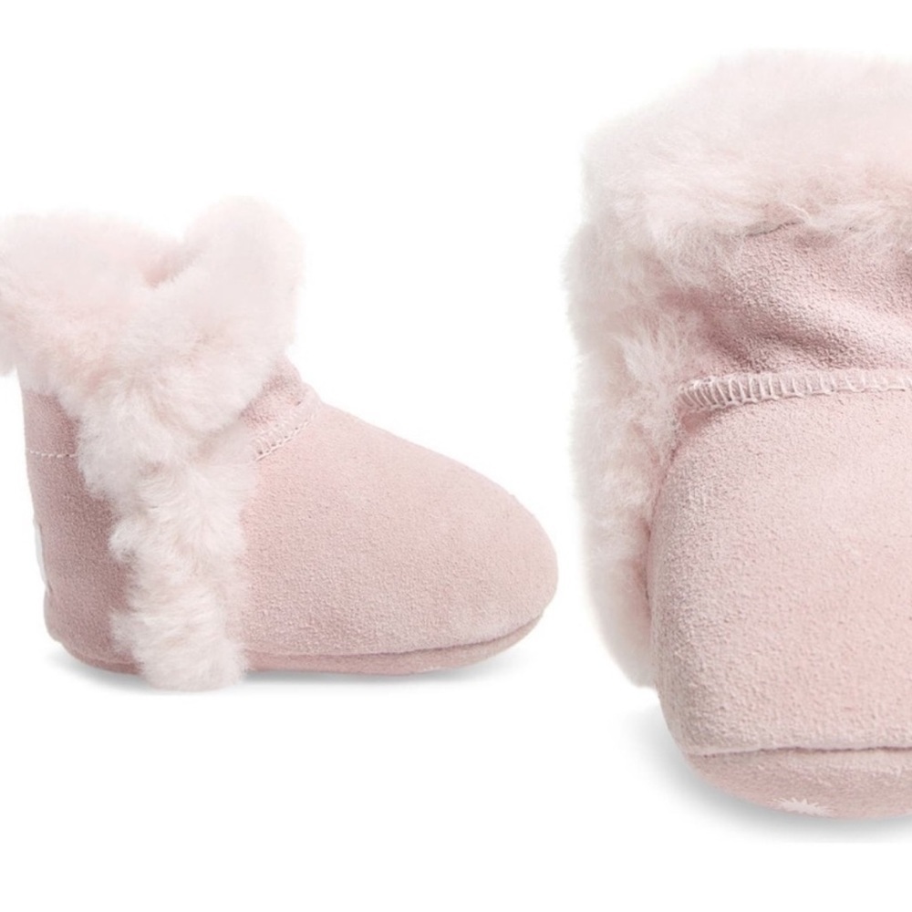 Ugg infant Genuine Shearling
Crib Shoe - Picture 2 of 6
